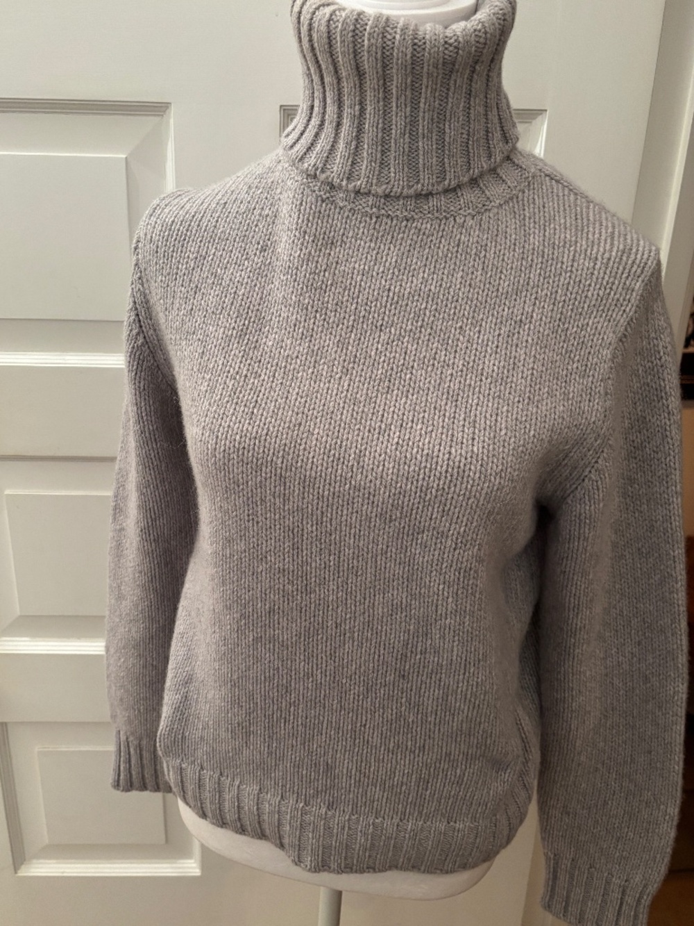 Allude Turtleneck Cashmere Sweater, Grey